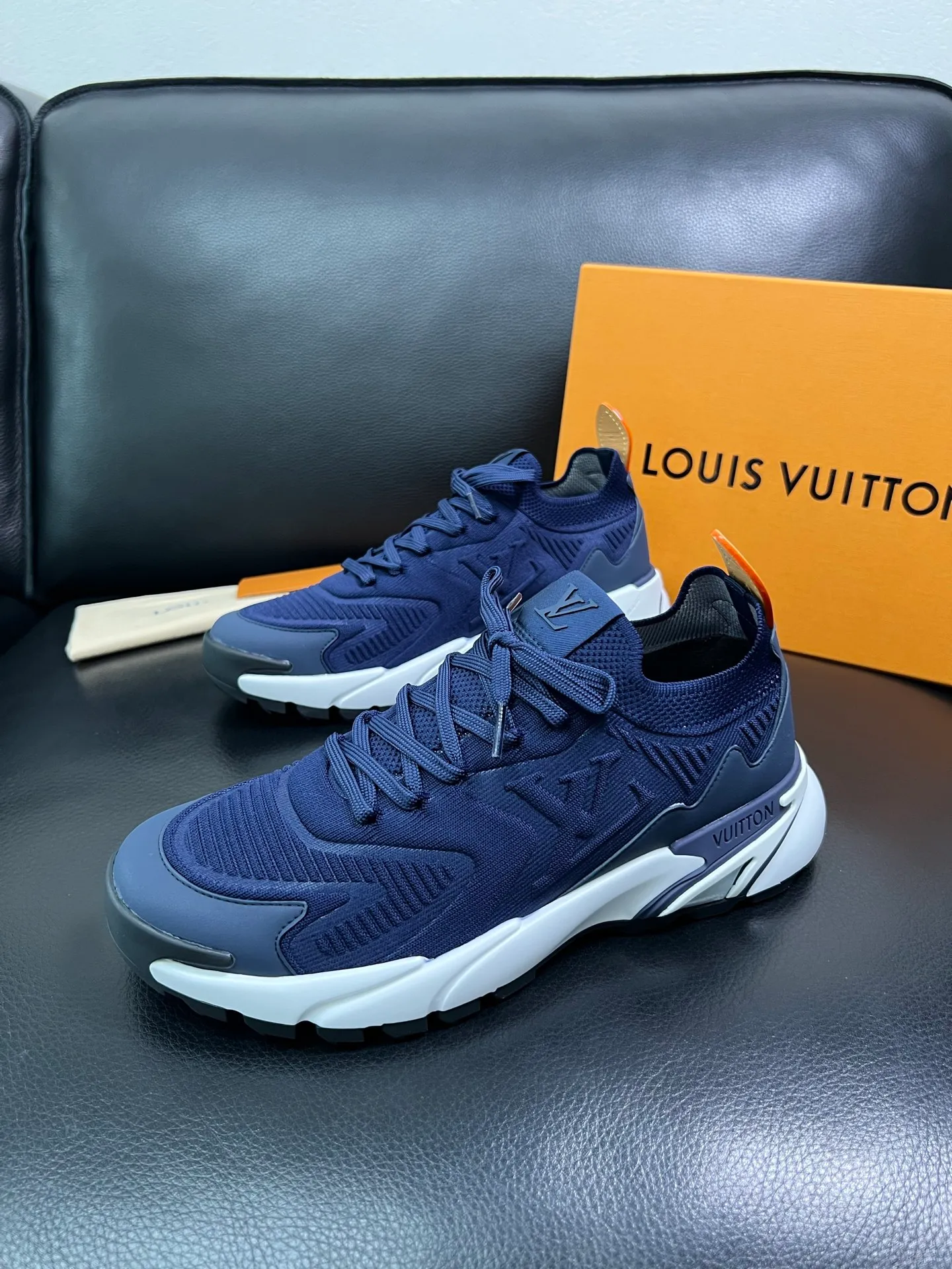 Men's shoes 💰660 Lv top purchasing Louis Vuitton Leather Shoes Counter Synchronization, imported fly woven fabrics from Italy, imported water-dyed cowhide lining, soles: original soles specially provided by the original factory, original factory follow-up orders, high quality, welcome to compare, code number 39-44 (custom-made 45) 85887